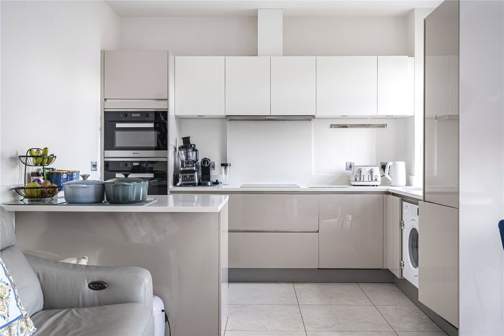 Property photo 3 of 27 Picture No. 11