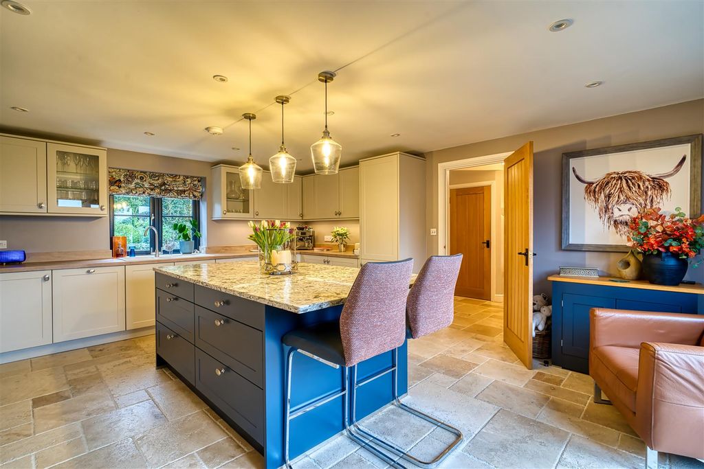 Property photo 2 of 9 Kitchen