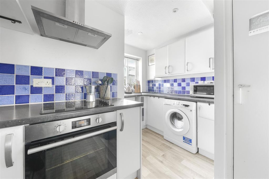 Property photo 3 of 12 Kitchen