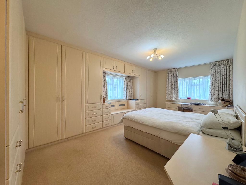 Property photo 3 of 23 Kitchen