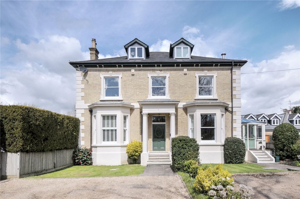 Property photo 1 of 12 Oakfield Hall