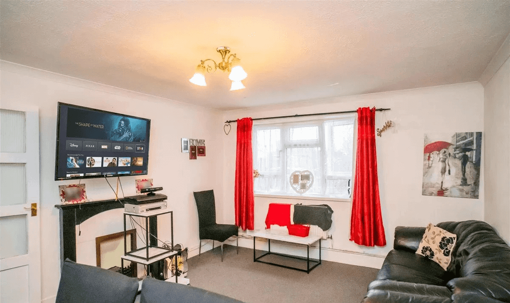 Property photo 1 of 8 2 Bed Flat For Sale Stains Road, Hounslow Tw4