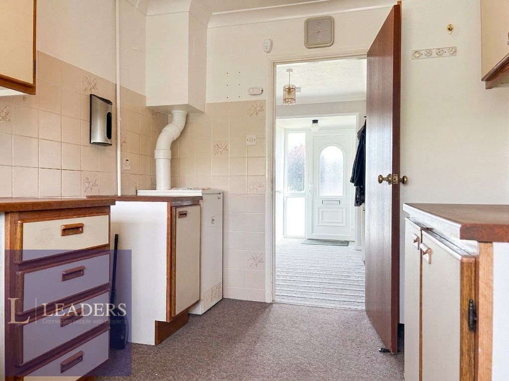 Property photo 3 of 12 Kitchen
