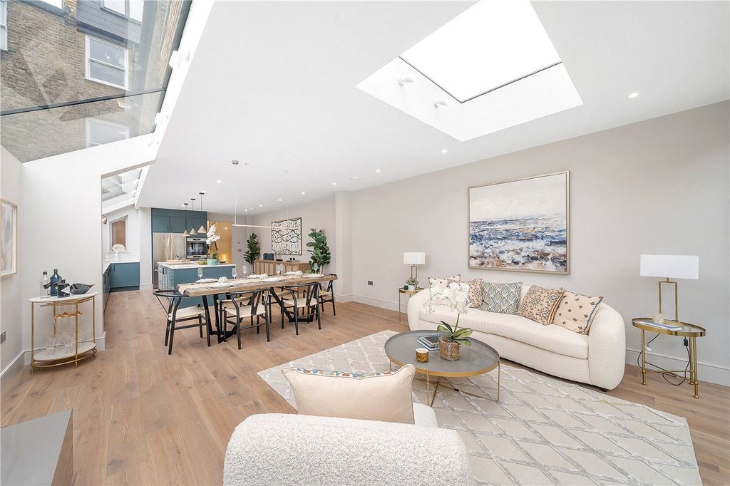 Property photo 1 of 25 Picture No. 18