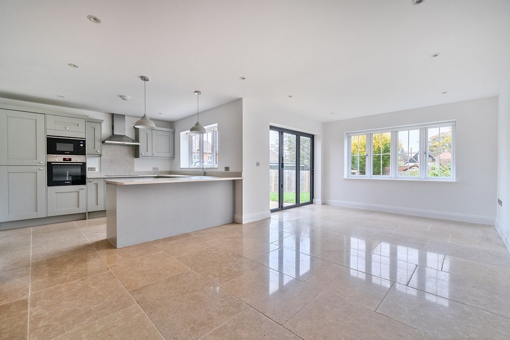 Property photo 2 of 26 1372384-21-68F908...