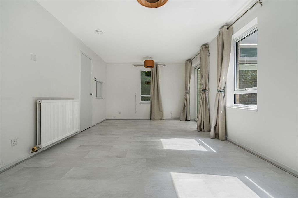 Property photo 3 of 18 12_85249.Jpg