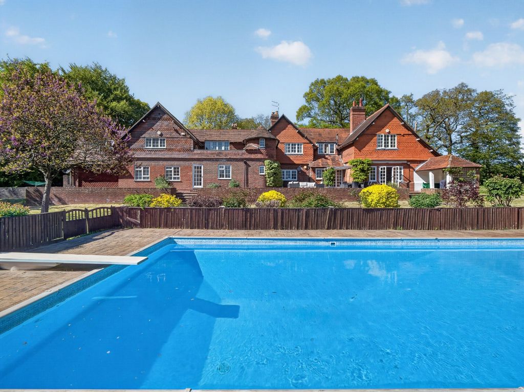 Property photo 1 of 35 4902312