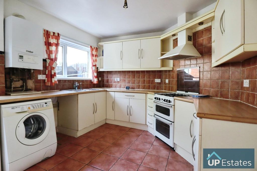 Property photo 2 of 9 Kitchen