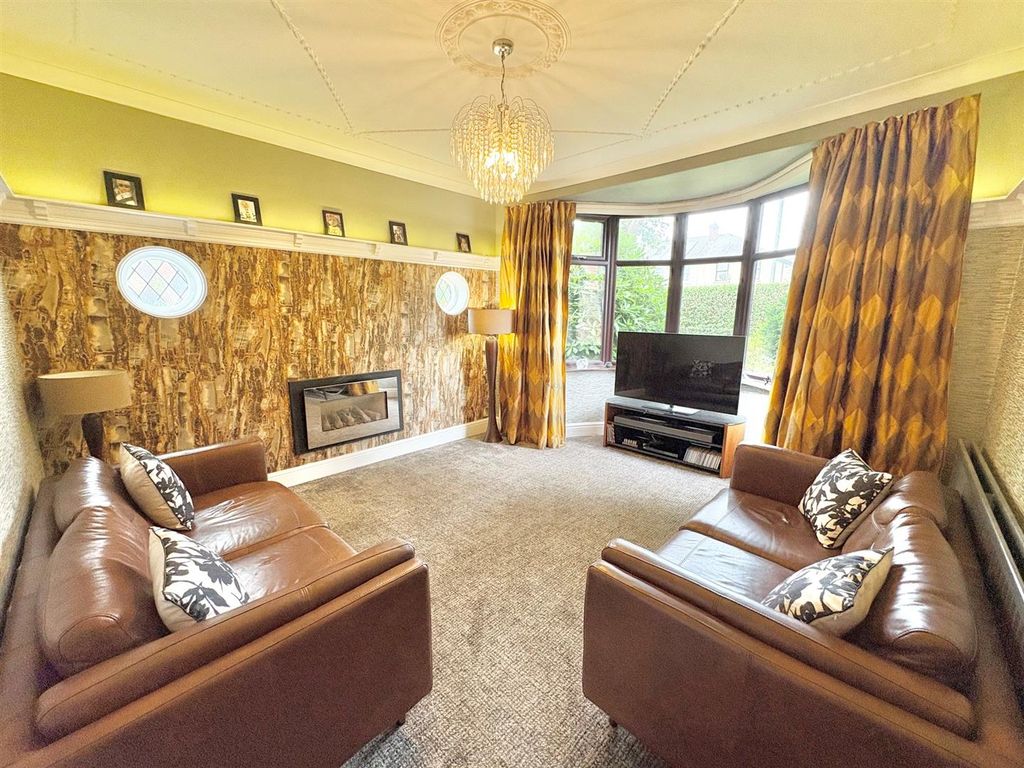 Property photo 3 of 17 Lounge.Jpg