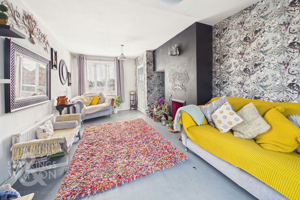 Property photo 2 of 23