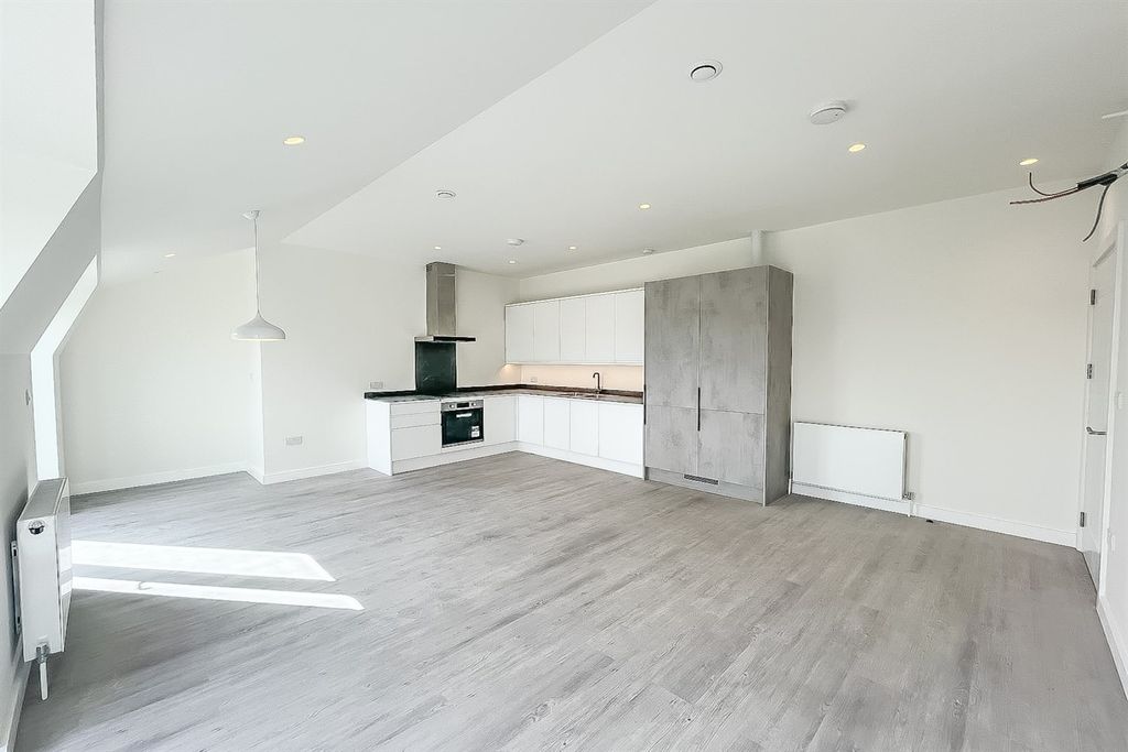 Property photo 1 of 6 (Main)