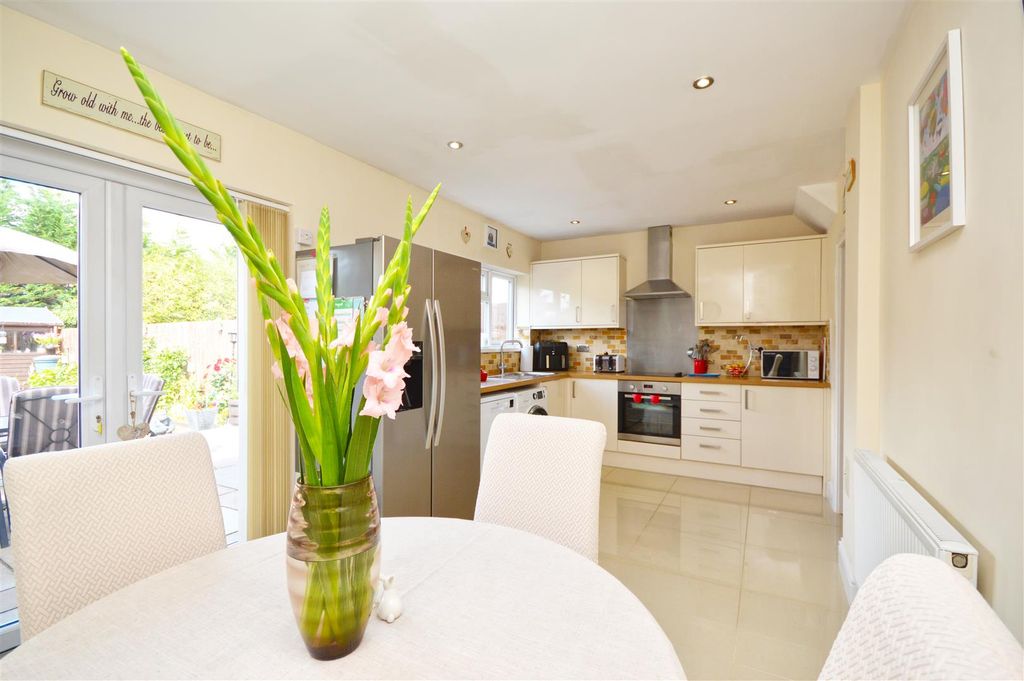 Property photo 2 of 15 Kitchen/Dining Room