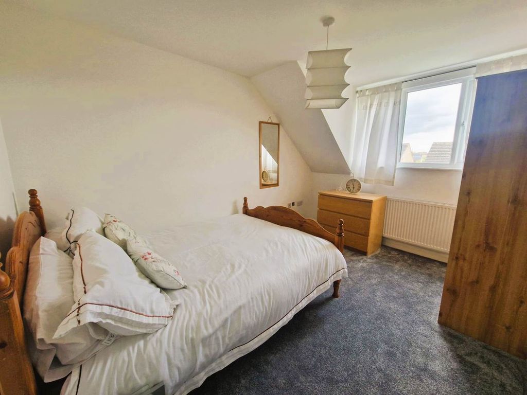 Property photo 2 of 7 Room 4