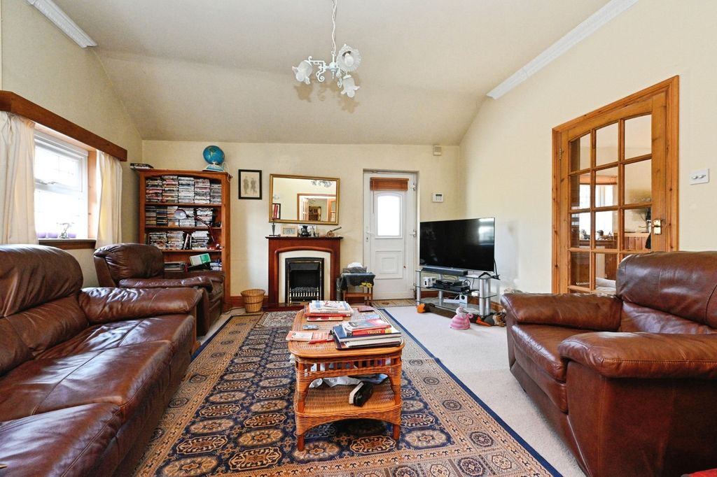 Property photo 3 of 19 Photo
