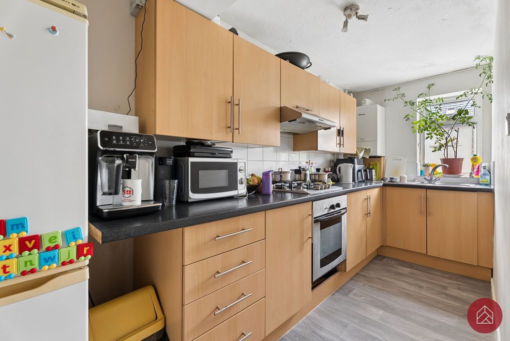 Property photo 2 of 9 Kitchen