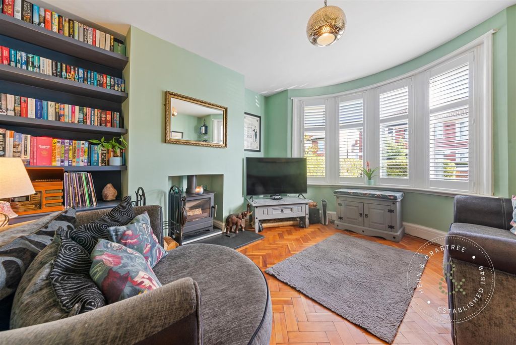 Property photo 2 of 35 Avondale-Crescent-13.Jpg