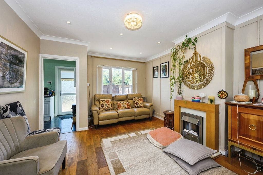 Property photo 3 of 17 Pbox-Img.Jpg
