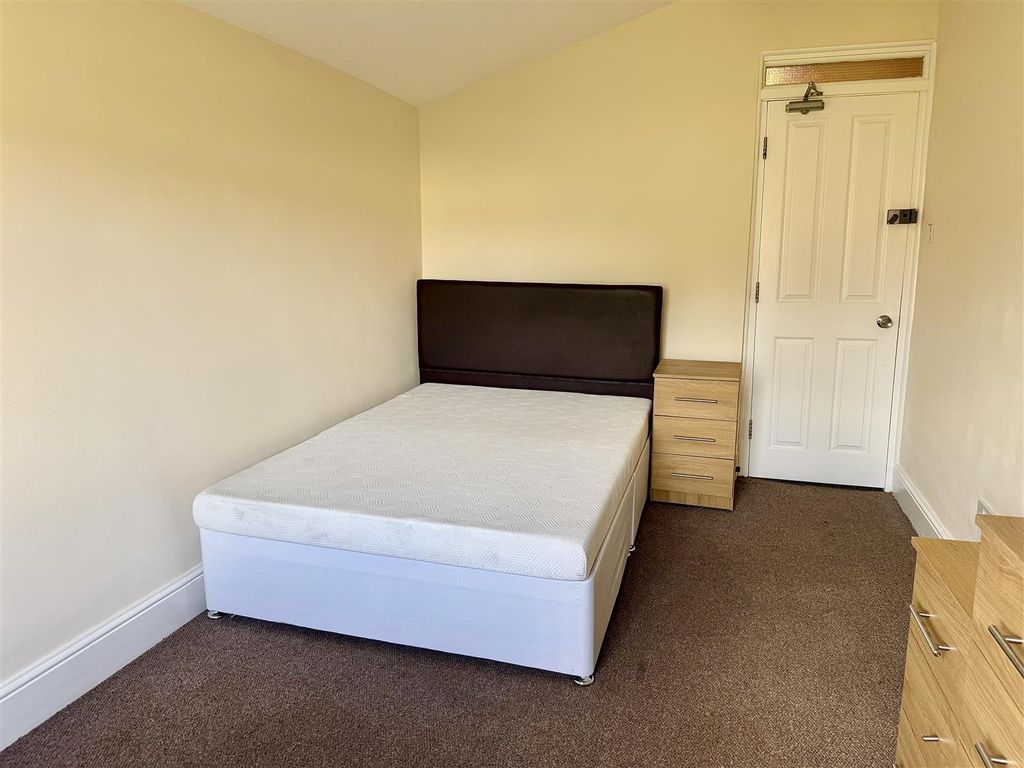 Property photo 1 of 7 Bedroom 2.Jpg