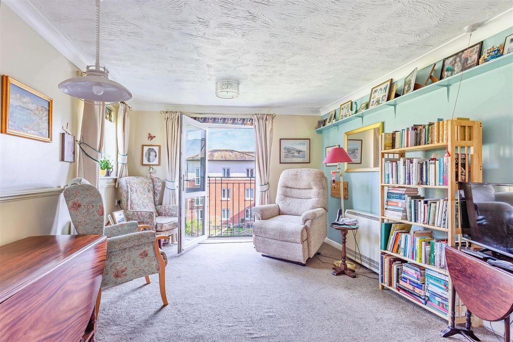 Property photo 3 of 10 Living Room (2).Jpg