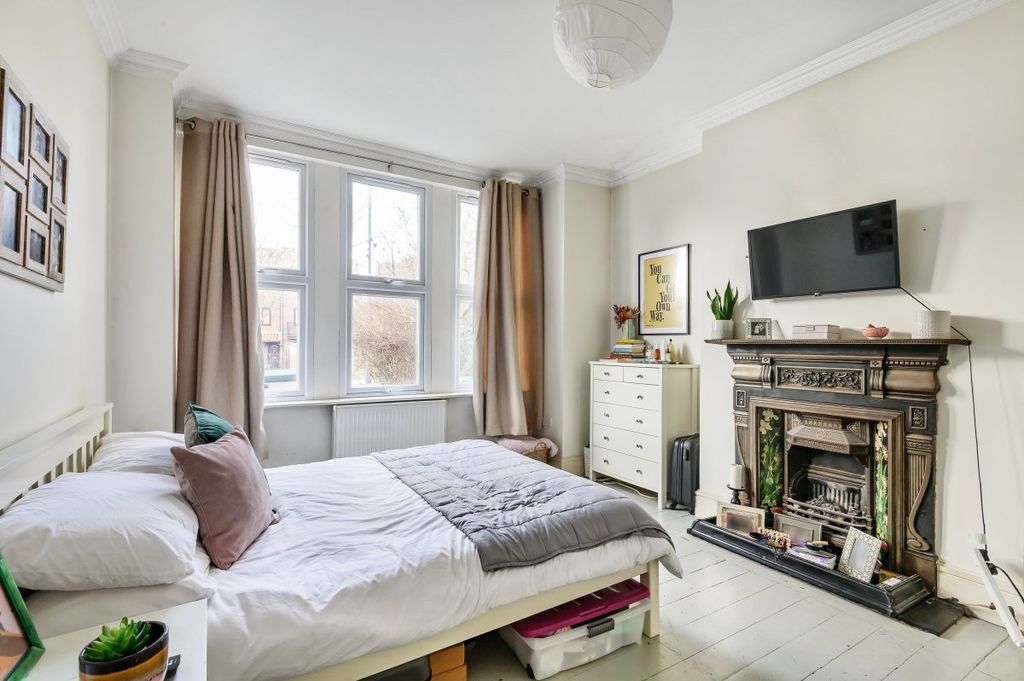 Property photo 2 of 7 824079 (5)