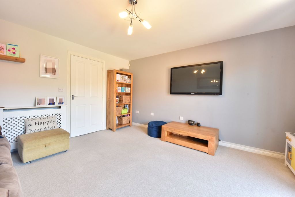 Property photo 3 of 20