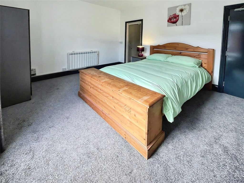 Property photo 2 of 12 Picture No. 04