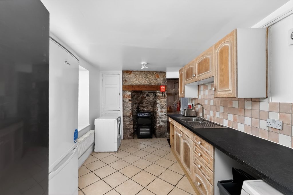 Property photo 3 of 7 0015