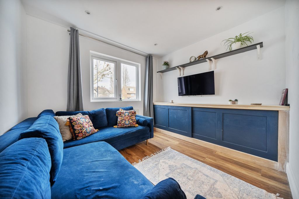 Property photo 2 of 17 1408500-6-698B7Aa...