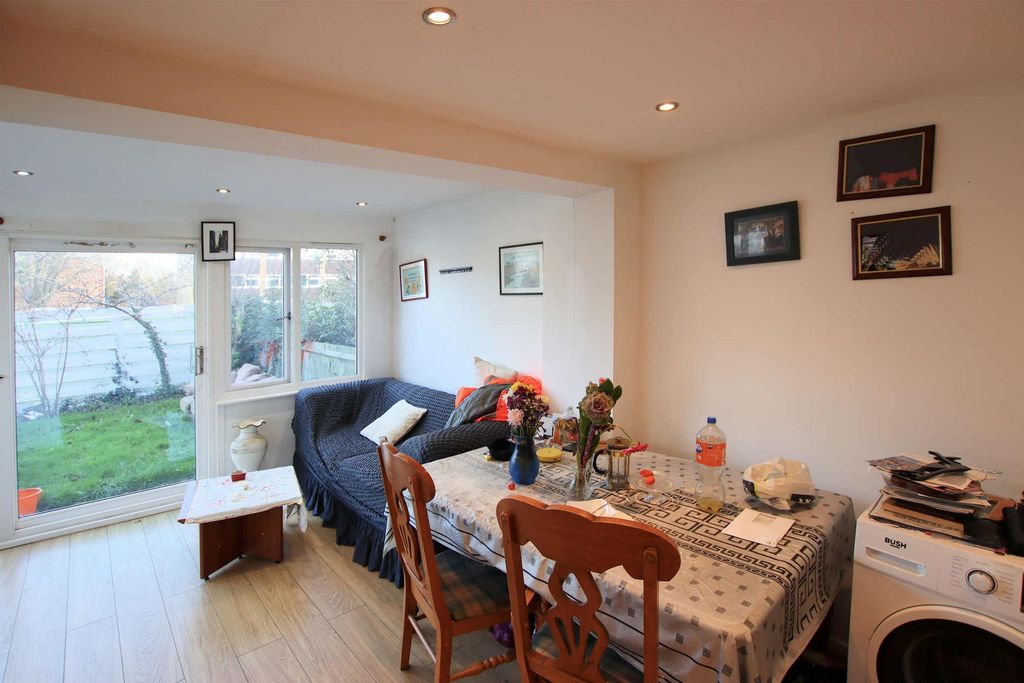 Property photo 3 of 5