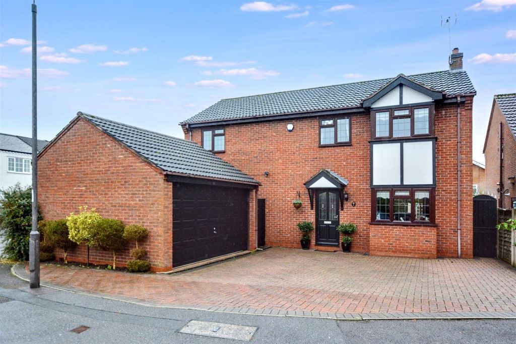 Property photo 1 of 32