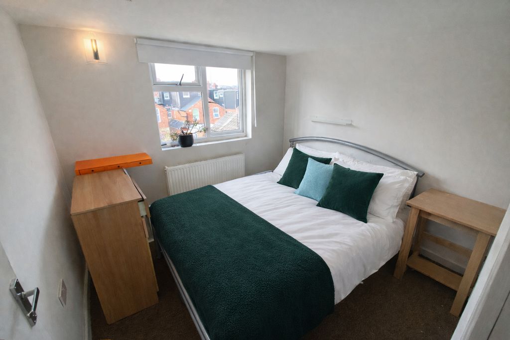 Property photo 2 of 6