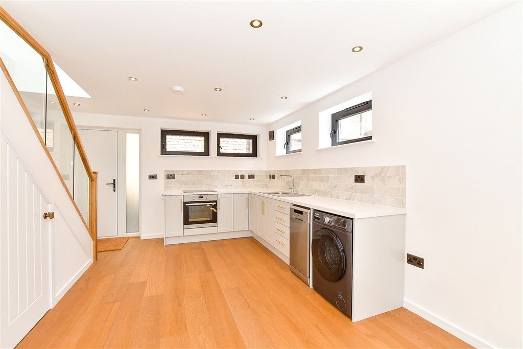 Property photo 3 of 10 Lounge/ Kitchen