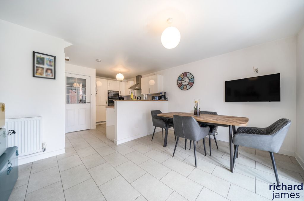 Property photo 3 of 10 521Eacedfada4E61B90F230696Eaeb5c