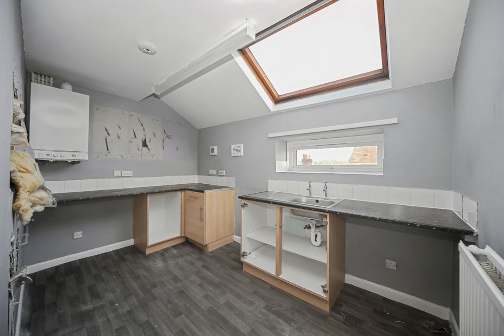 Property photo 2 of 12 32C Park Road, Chorley, Lancashire Pr7 1Qu