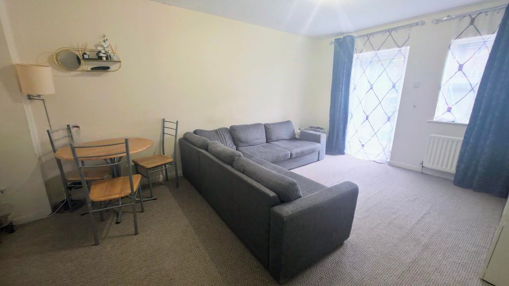 Property photo 2 of 15 Lounge