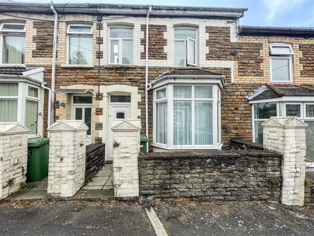 Property photo 1 of 11 Charming Terraced Home With Classic Stone Facade...