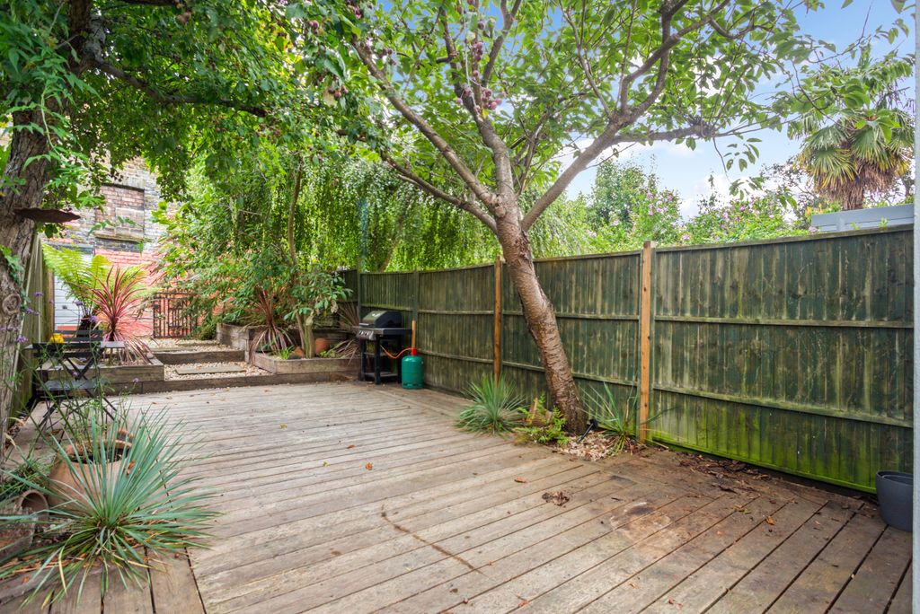 Property photo 3 of 11 6