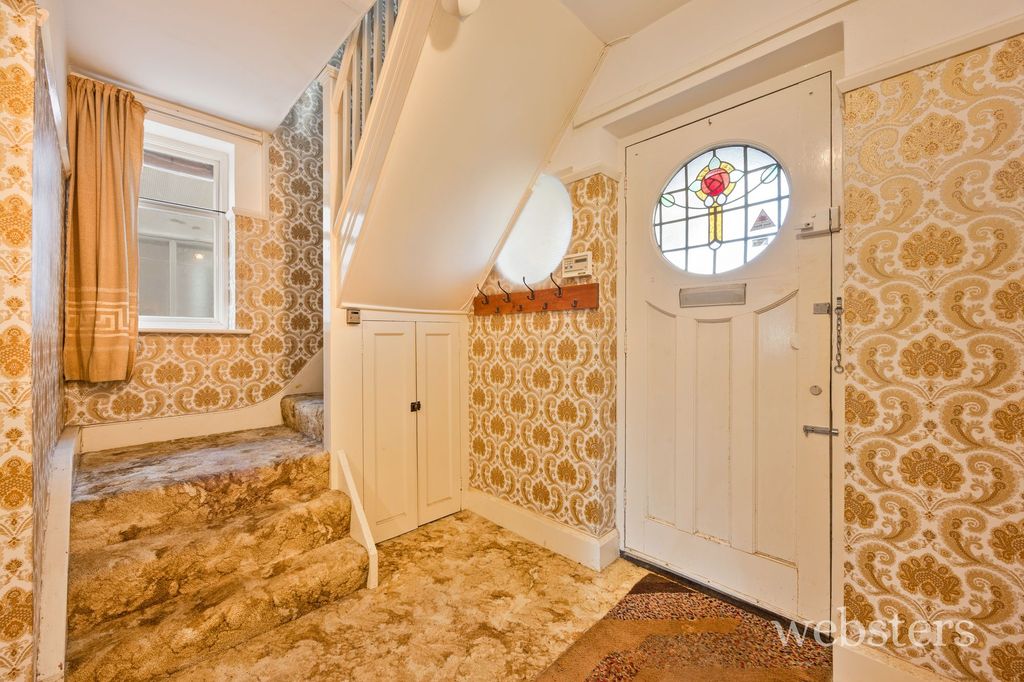 Property photo 3 of 27