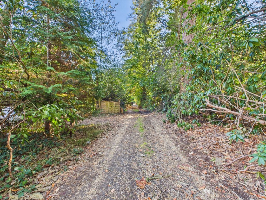 Property photo 3 of 21 4349275
