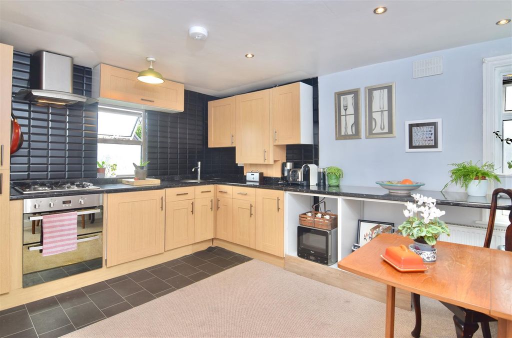 Property photo 3 of 10 Kitchen.Jpg