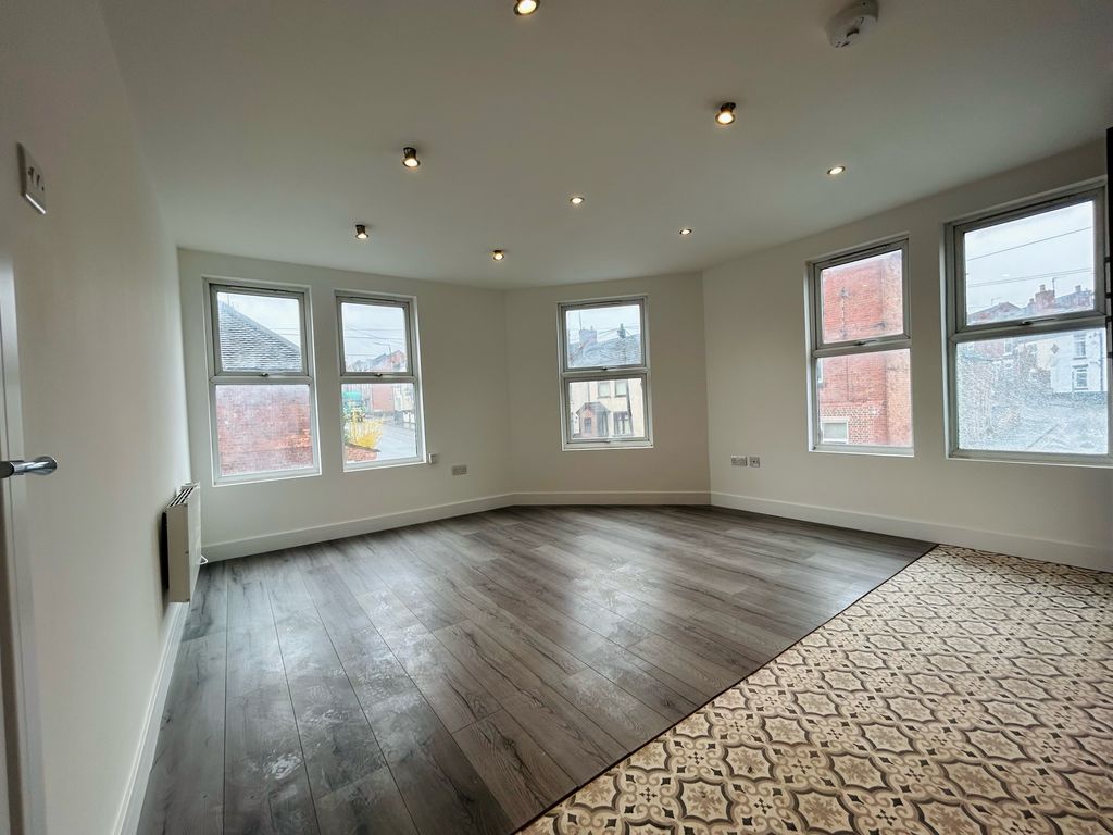 Property photo 2 of 6 Living Room