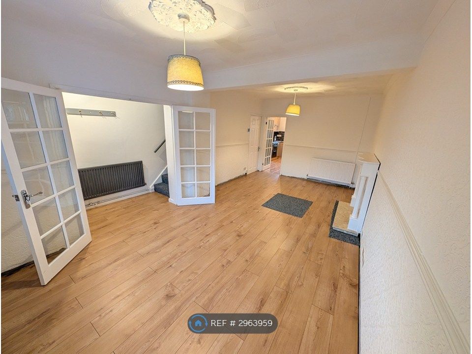 Property photo 1 of 13 Living Room