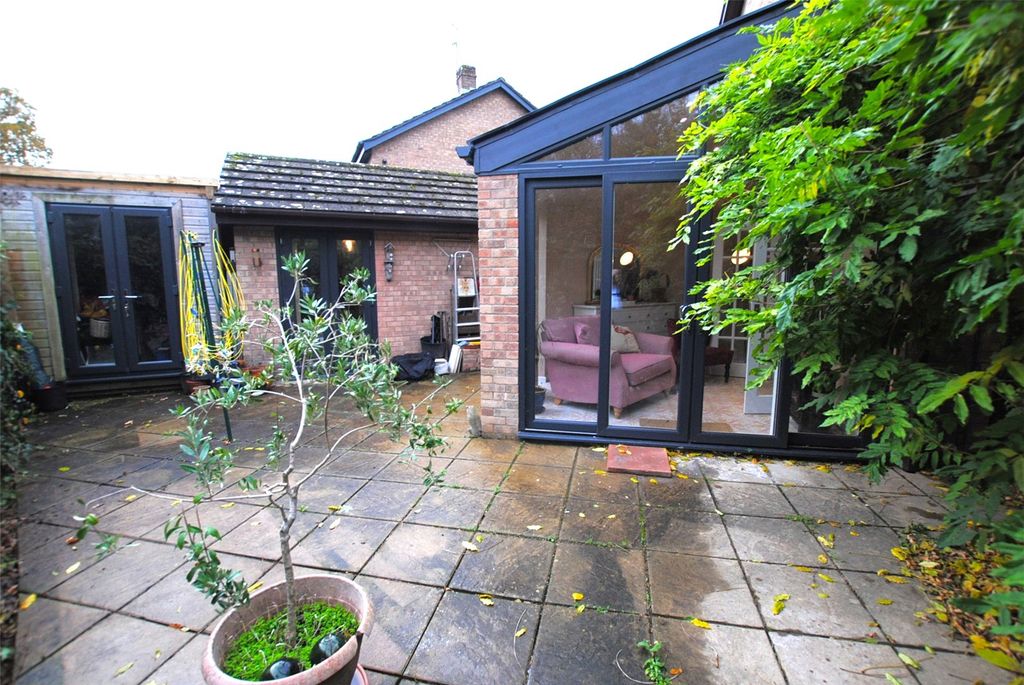 Property photo 2 of 25 Garden