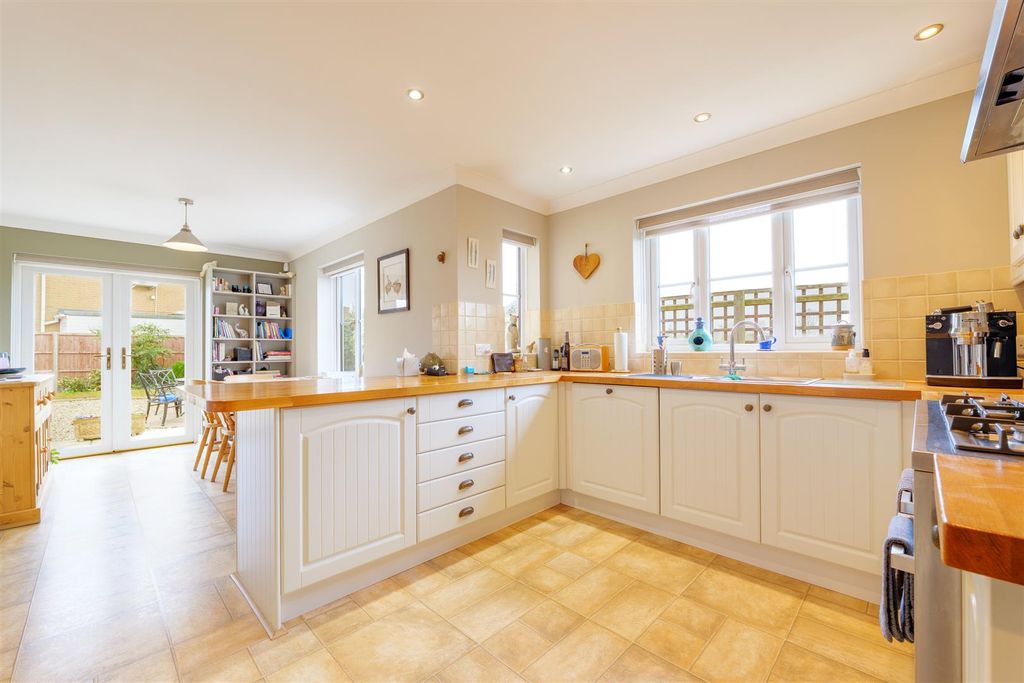 Property photo 2 of 41