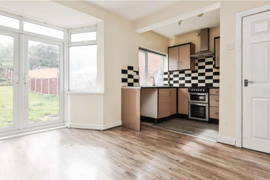 Property photo 3 of 10 Front