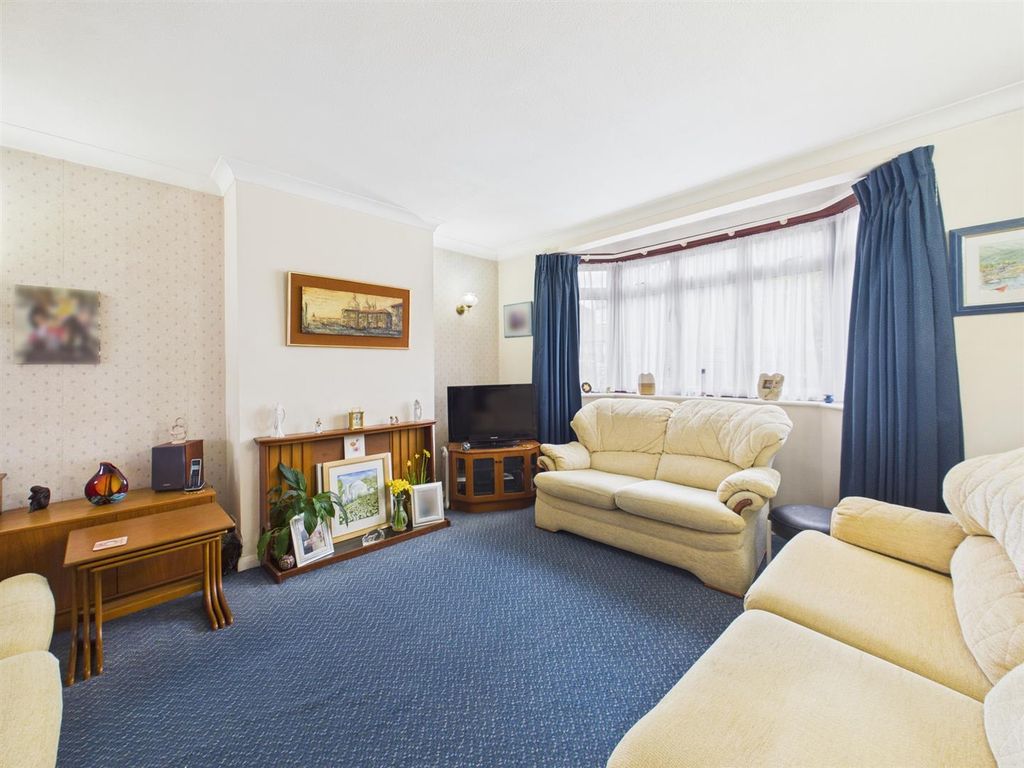 Property photo 2 of 12 Cam05080G0-Pr0301-Still018.Jpg