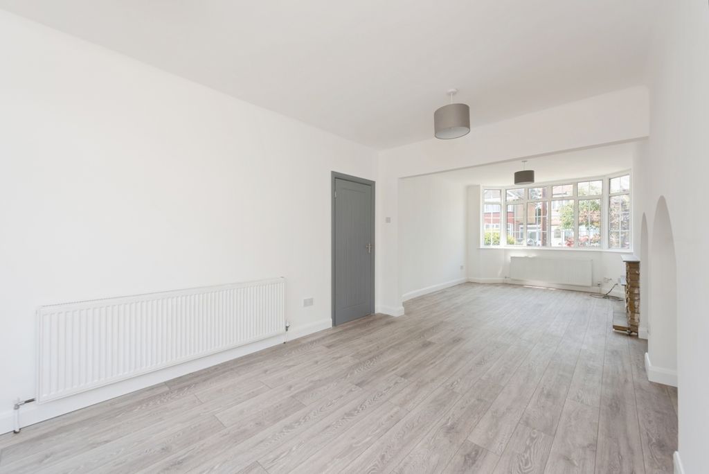 Property photo 3 of 16 Dining Area