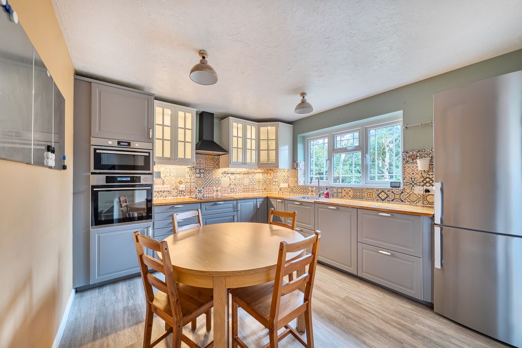 Property photo 2 of 13 13943669694966A8502Db