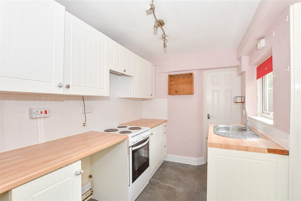 Property photo 3 of 9 Kitchen