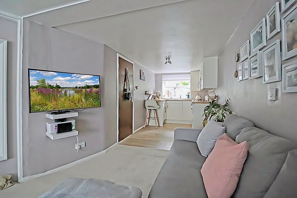 Property photo 3 of 16 Photo 3